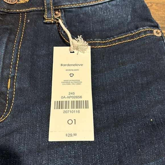 Ardene denim Bermuda shorts. High-rise. - Picture 2 of 5